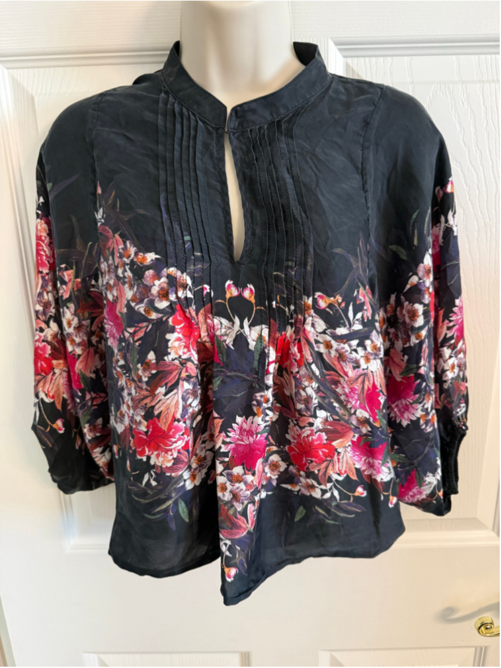 Warm NY 100% Silk Floral Pintuck Pleated Keyhole Blouse Black Pink Sz M (No tag)